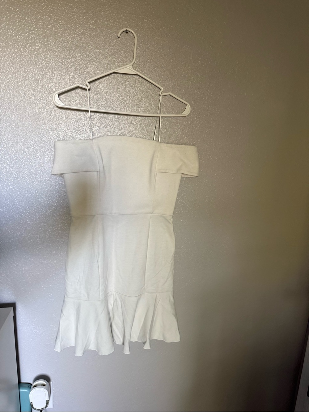 Off-Shoulder Cream Ruffle-Hem Dress - Picture 3 of 5